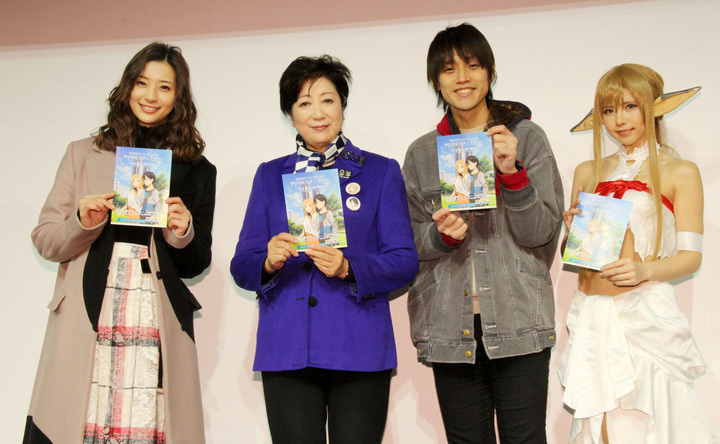 Anime Tourism Event Hosts Tokyo Governor Koike, Cosplayer Enako as SAO’s Asuna
