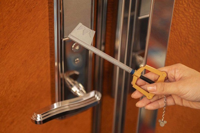 In the Kingdom Hearts Hotel Room, Keyblades Open Your Door