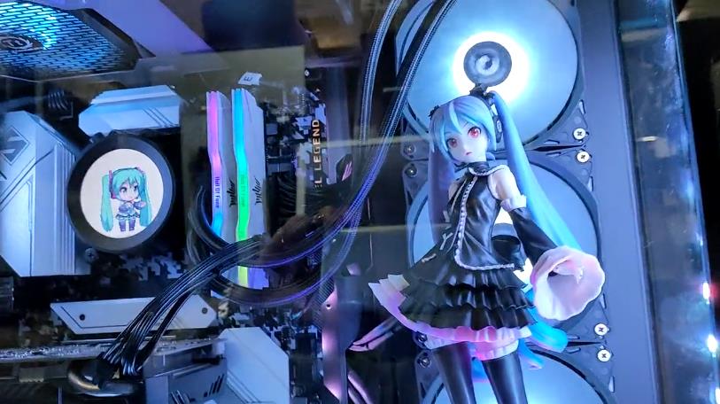 Check Out This Custom Hatsune Miku PC