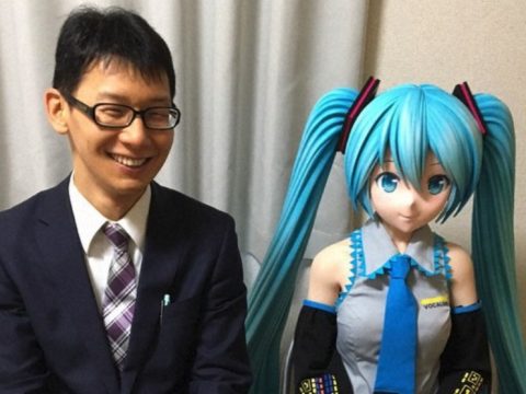 Man Who Wed Hatsune Miku Starts Association of Fictosexuality