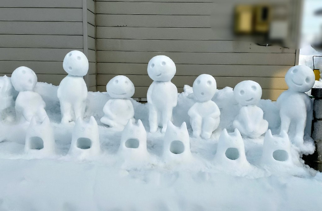 Snow Sculptor Makes Glowing Ghibli Tributes and Otaku Snowmen