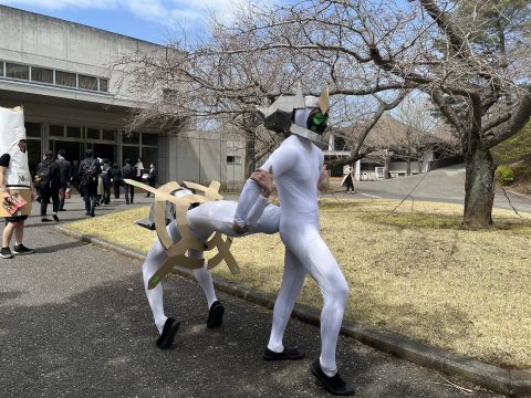 Pokémon Arceus Cosplayer Greets New Students at Japanese Art College