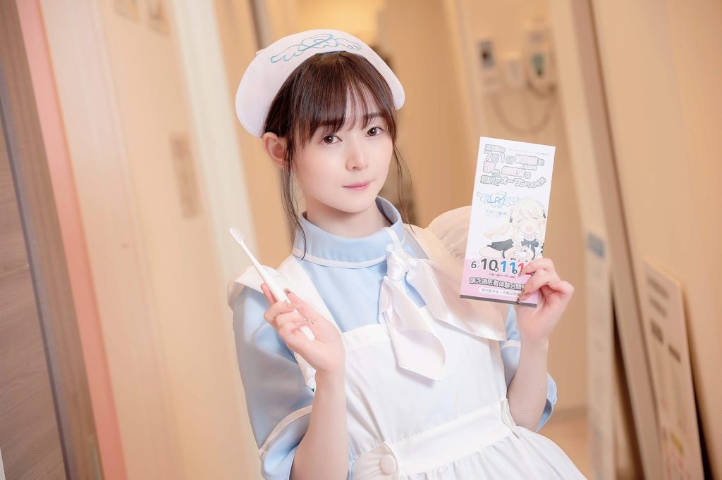 Otaku Dentist, Complete With Maid Outfits, Opens in Akihabara