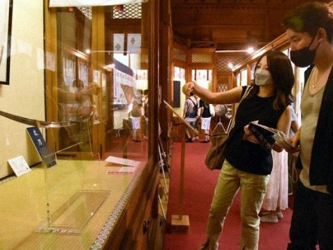 Swords Tied to Bishonen Franchise Touken Ranbu on Display in Kyoto