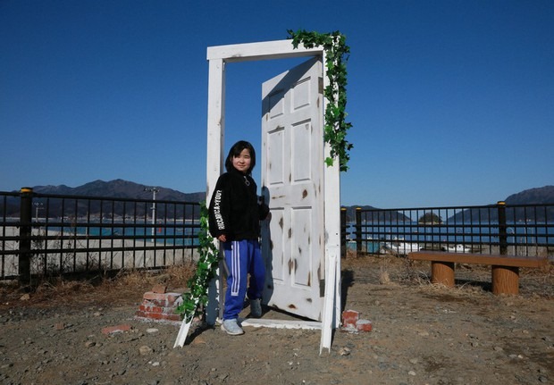 Suzume Fans Make Pilgrimages to Door Inspired by Movie
